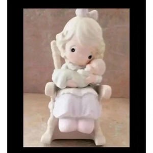 Vintage 1993 Precious Moments Love Never Leaves A Mothers Arms